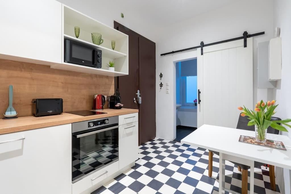 Appartamento Practical 1Br Flat By Center By Hm Vienna Esterno foto