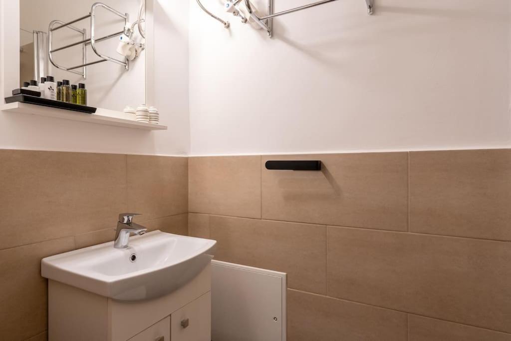 Appartamento Practical 1Br Flat By Center By Hm Vienna Esterno foto