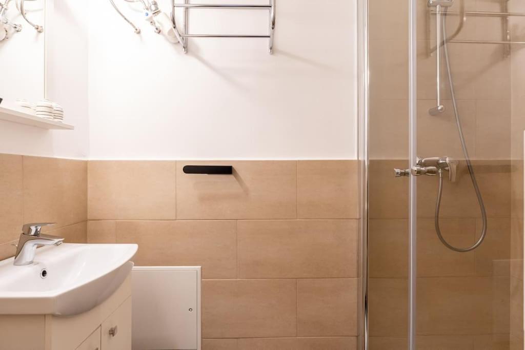 Appartamento Practical 1Br Flat By Center By Hm Vienna Esterno foto