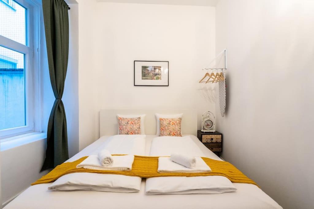 Appartamento Practical 1Br Flat By Center By Hm Vienna Esterno foto