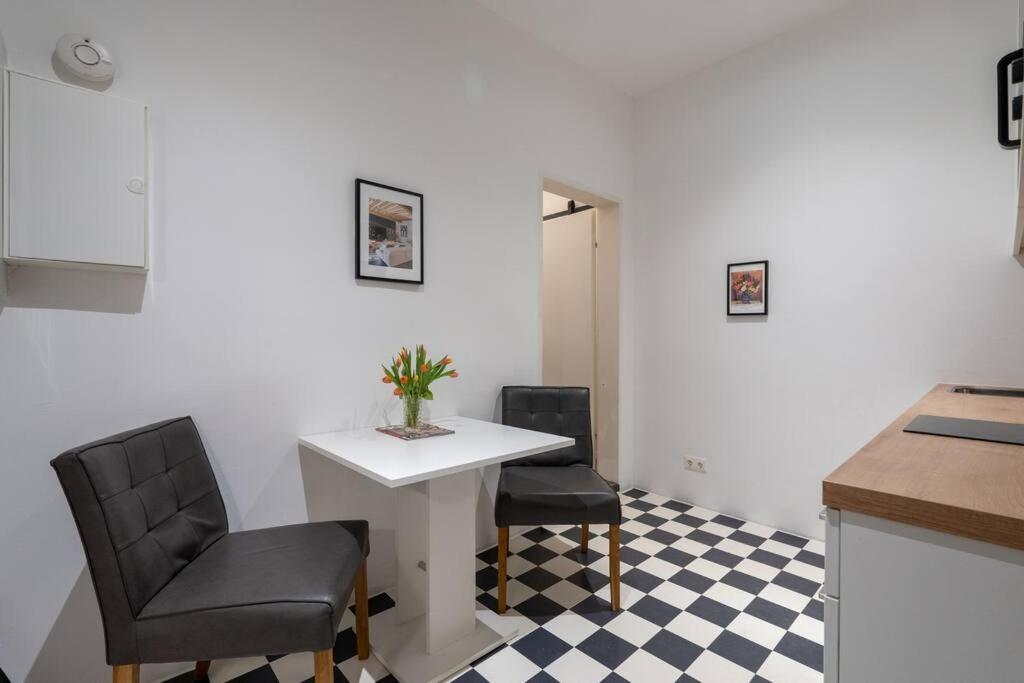 Appartamento Practical 1Br Flat By Center By Hm Vienna Esterno foto